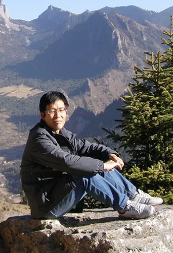 杨忠德 照片.jpg