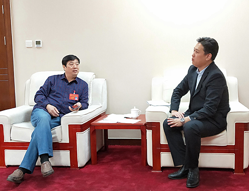王永春老师与苏庆河秘书长交谈.jpg