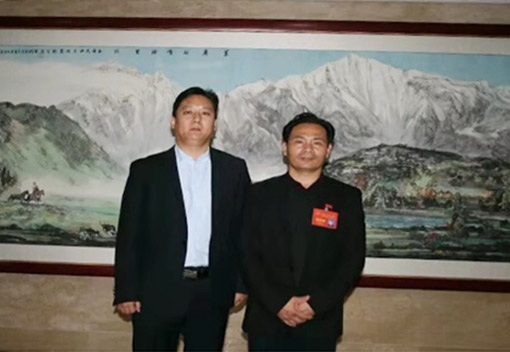 与中国民族建筑研究会书画艺术专业委员会秘书长苏庆河先生合影留念。.jpg