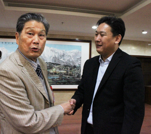 叶开枝老师与苏庆河秘书长交谈.jpg