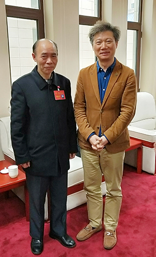 陈佼荣老师与中国美术家协会理事、中国文艺评论家协会理事、《美术》杂志执行主编尚辉先生合影.jpg