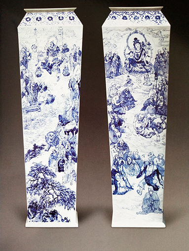 青花瓷瓶《一百罗汉戏八兽》价格：面议.jpg