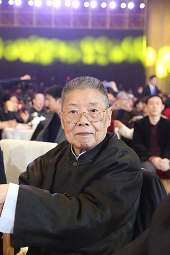 书法大家李铎精神矍铄.jpg
