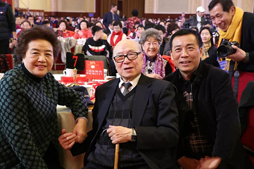 朗诵艺术家殷之光（中）.jpg