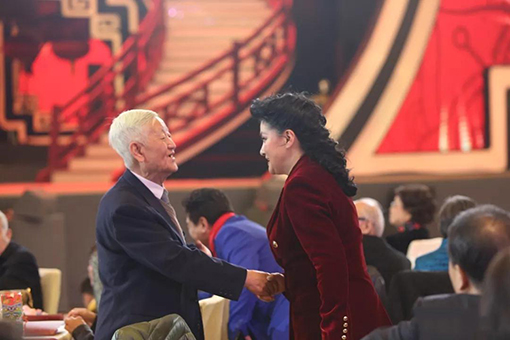 徐晓钟（左）和么红.jpg