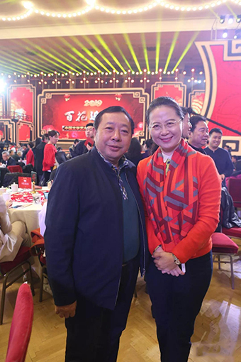 孙苏（右）、吴东民来自海南的问候.jpg