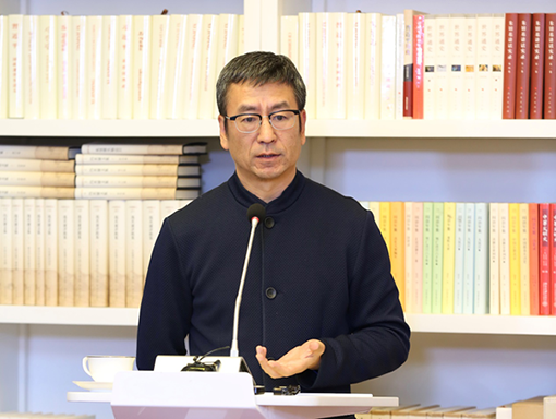 白岩松 .png