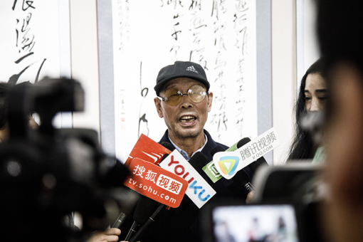 1556587129742943.jpg 王隽如先生接受各大媒体采访.jpg