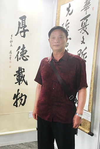 个人照片（把左边这个胖子p掉）.jpg