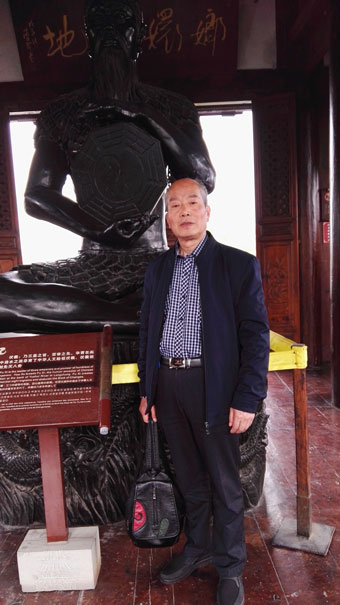 侯元太个人生活照.jpg