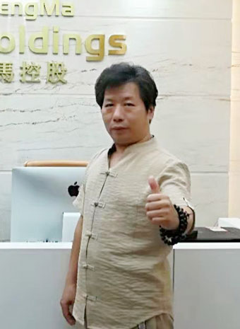 沈洪山生活照.jpg