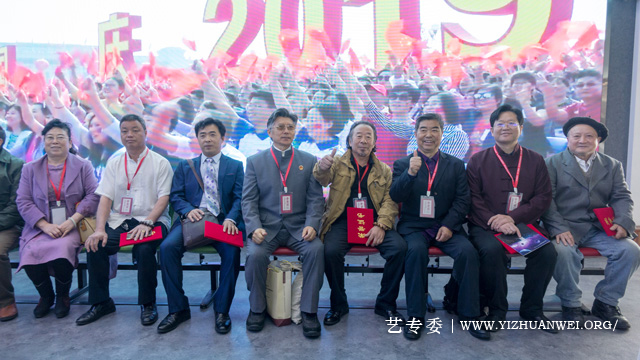 1572395954115415.jpg 书画家参观帅康集团.jpg