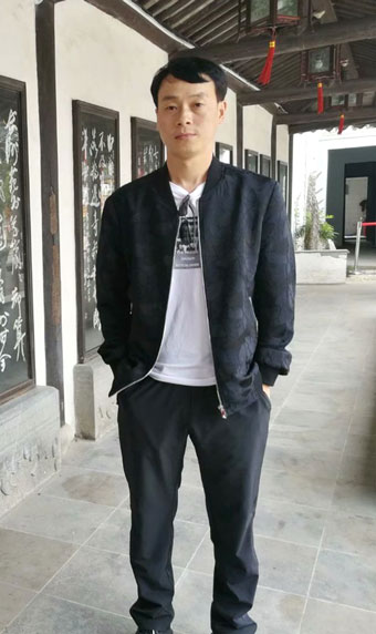 颜志恒照片.jpg