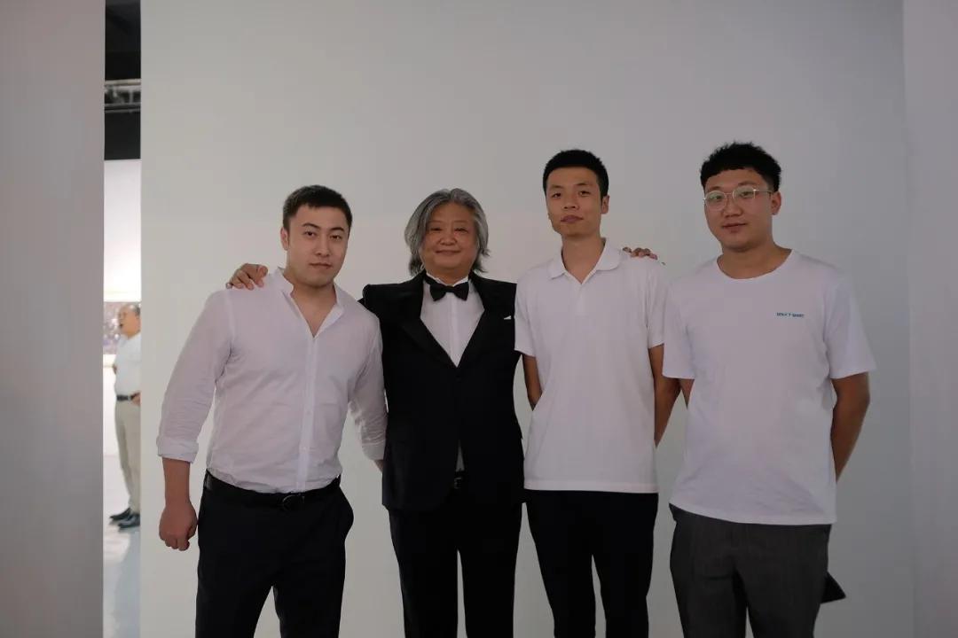 展览现场嘉宾合影