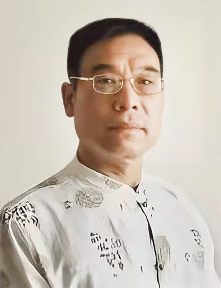 冯界桥个人照片.jpg