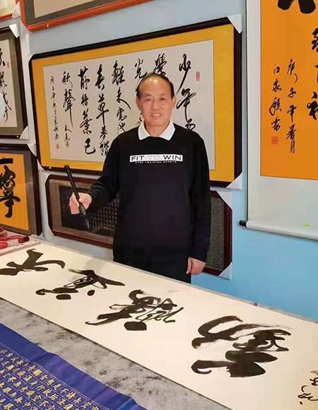 奚钟曼生活照.jpg