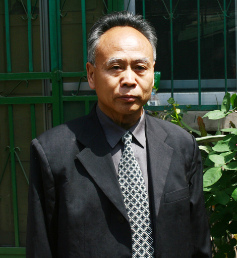  杜照安，汉，1945年9月生于山东省济南市长清区。副处、中级、中国国家一级著名作家，莱芜市第十三届人大代表。现为中国书画家联谊会艺术交流部理事会、中国艺术家理事会常务理事、中国文艺协会理事、中华民族振兴基金会常务副理事长、中国传统文化诗书画协会理事、中国国学书画院研究中心副会长、中国当代艺术出版社特聘终身副社长、领军人物杂志社终身副主编、中国国际书画研究院院士、北京华夏博学国际文化交流中心理事、中国名家书画院理事、江苏省书谱文化研究会常务理事、安徽省硬笔书法家协会会员、山东老年书画研究会会员、长江书画