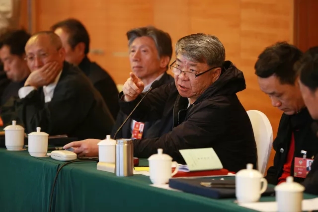 郑晓龙发表意见